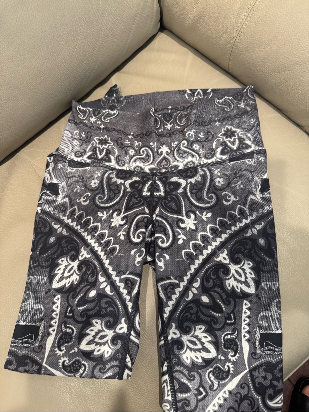 Niyama Sol Black & White Paisley Bandana Print Leggings